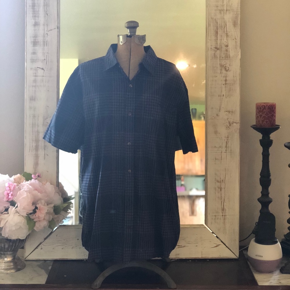 Men’s Old Navy button up tee